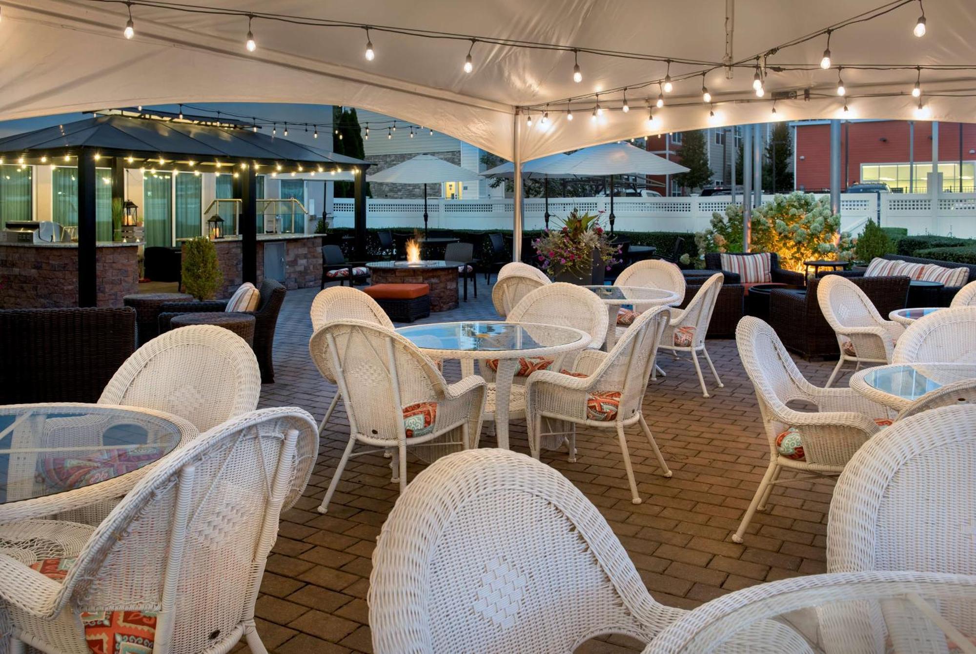 Hilton Garden Inn Riverhead Exterior foto