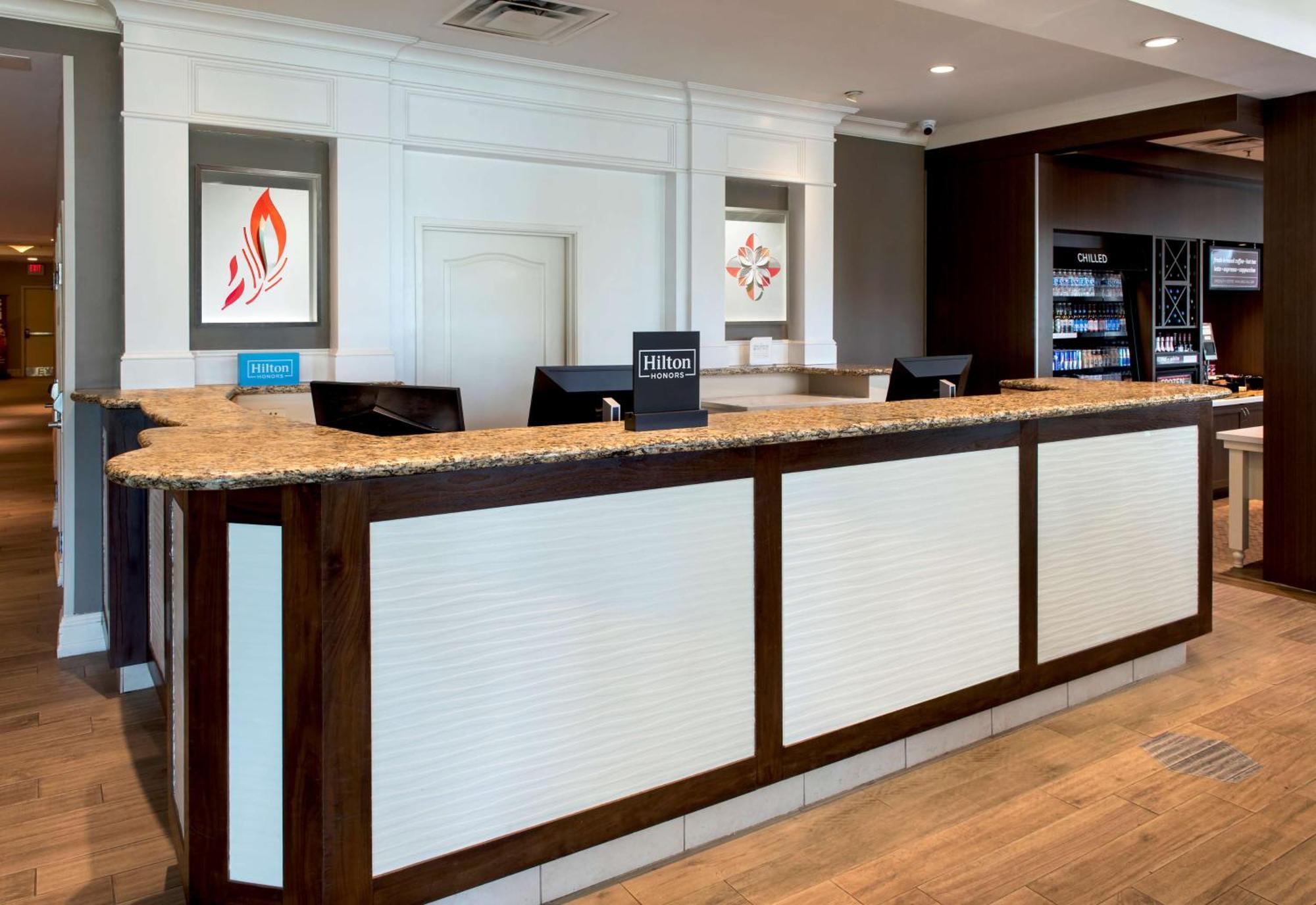 Hilton Garden Inn Riverhead Exterior foto