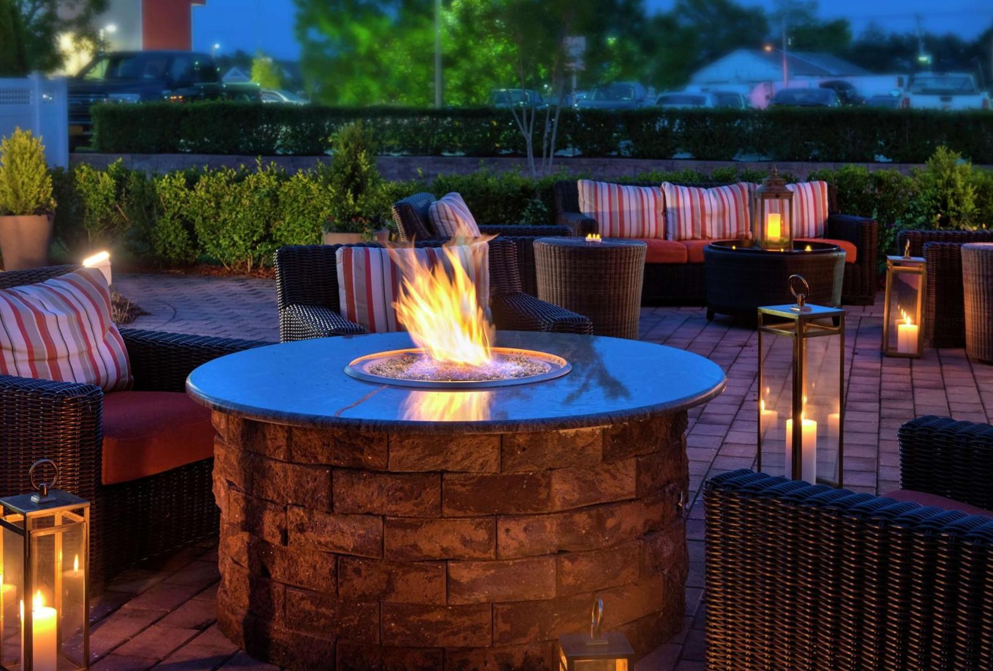 Hilton Garden Inn Riverhead Exterior foto