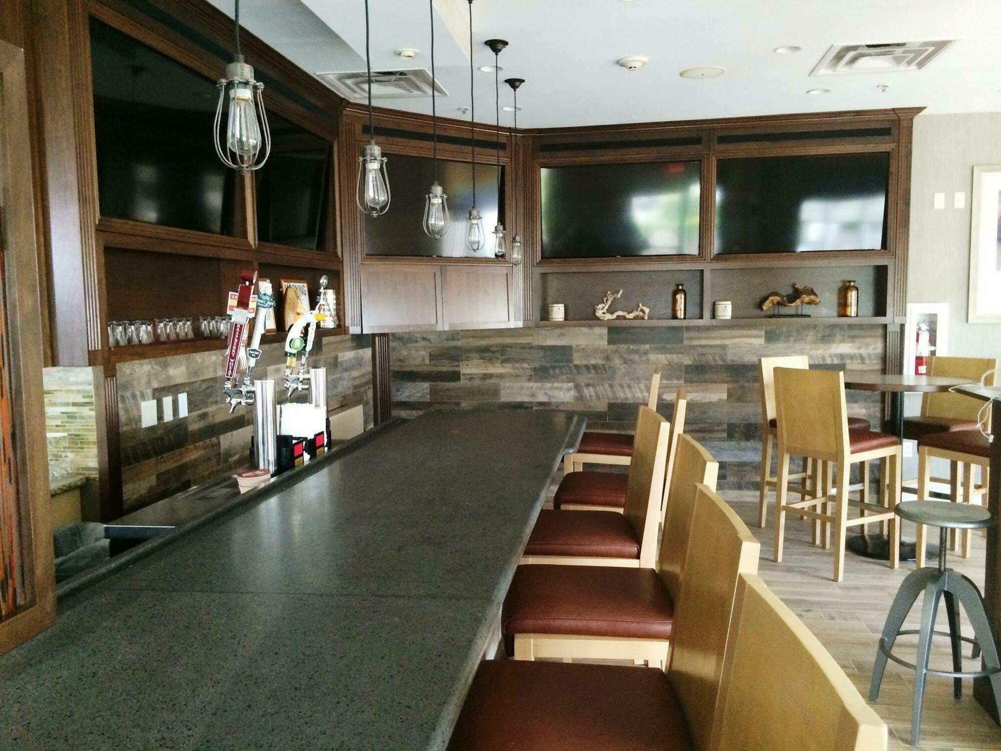 Hilton Garden Inn Riverhead Exterior foto